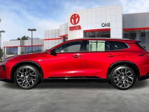 Used 2025 Toyota Crown Signia Limited image 8