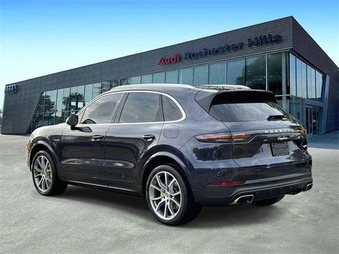 Used 2019 Porsche Cayenne E-Hybrid image 4