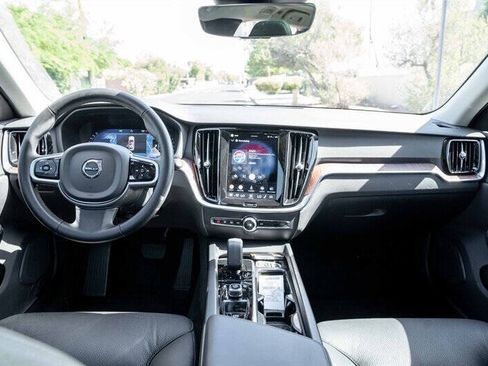 Used 2025 Volvo V60 B5 Cross Country Plus AWD/4WD image 17