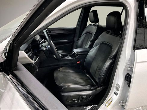 Used 2021 Jeep Grand Cherokee L Laredo image 22