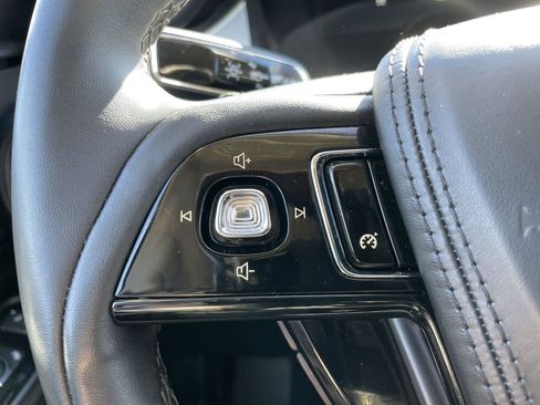 Used 2023 Lincoln Aviator AWD w/ Premium Package image 16