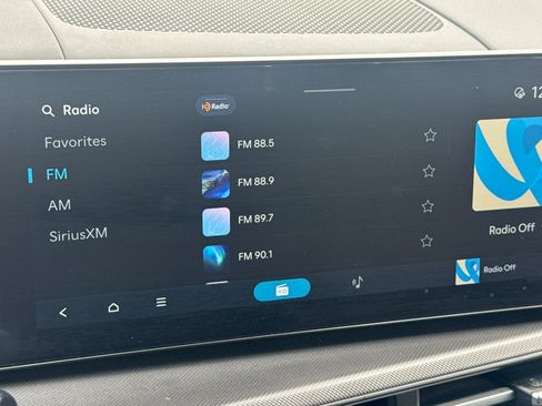 Used 2024 Hyundai Santa Fe SEL FWD image 18