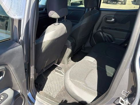 Used 2023 Jeep Renegade Altitude AWD/4WD image 19