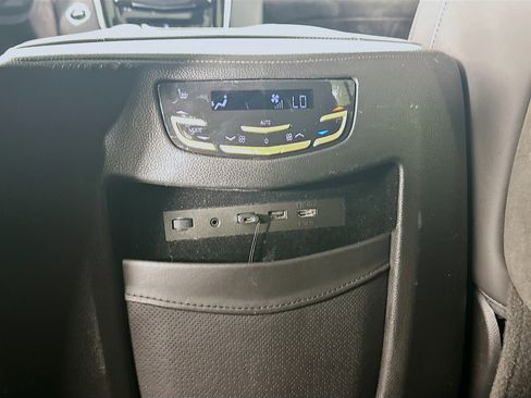 Used 2018 Cadillac Escalade Platinum image 28