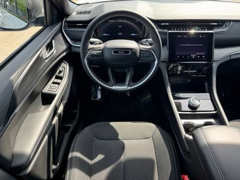 Used 2025 Jeep Grand Cherokee Laredo X w/ Luxury Tech Group I AWD/4WD image 21