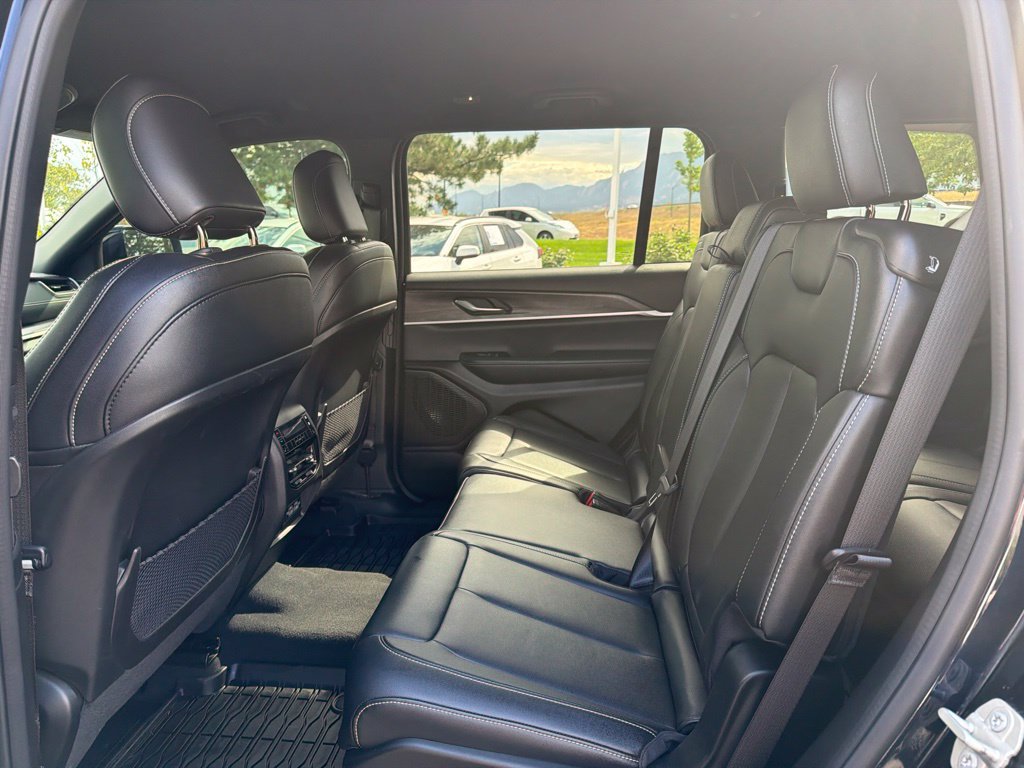 Used 2024 Jeep Grand Cherokee L Limited AWD/4WD image 19