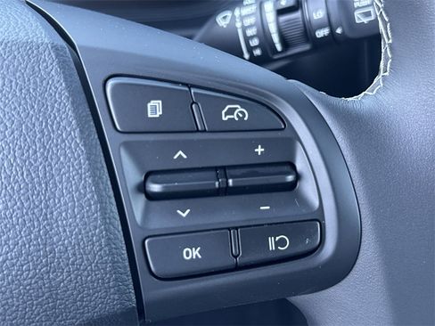 Used 2025 Hyundai Venue SEL image 25