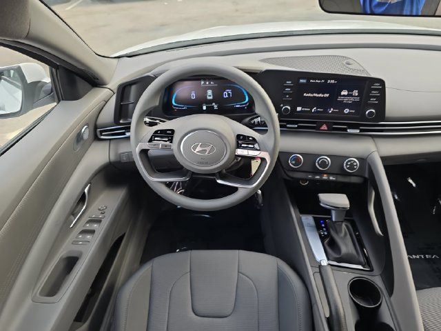 New 2026 Hyundai Elantra SE FWD image 16