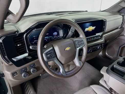 Used 2025 Chevrolet Silverado 1500 LT image 9
