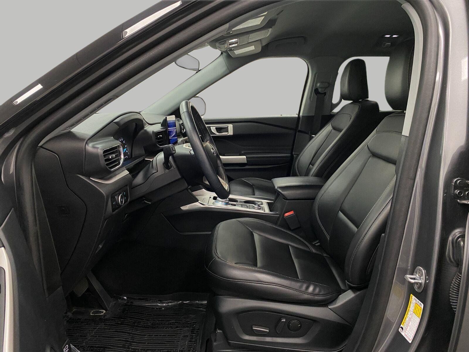 Used 2023 Ford Explorer XLT w/ Equipment Group 202A AWD/4WD image 28