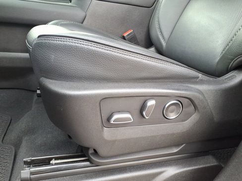 Certified 2021 GMC Yukon Denali image 32