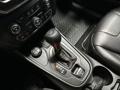 Used 2022 Jeep Cherokee Trailhawk w/ Comfort/Convenience Group image 22