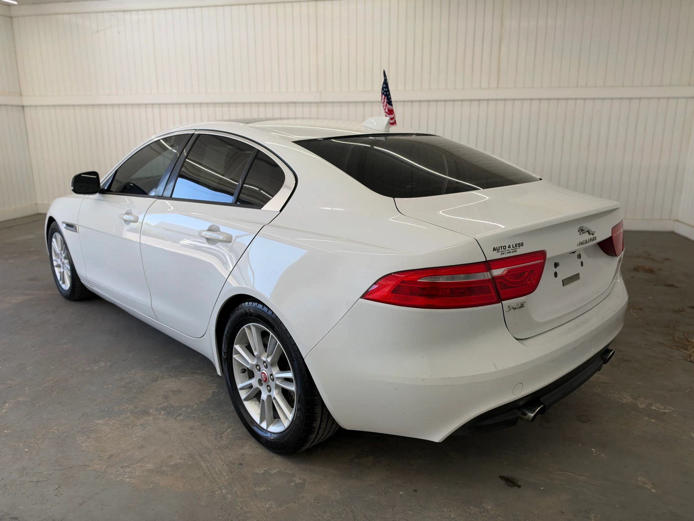 Used 2017 Jaguar XE Premium RWD image 7