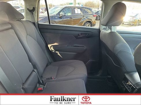 Used 2023 Toyota Highlander LE image 20