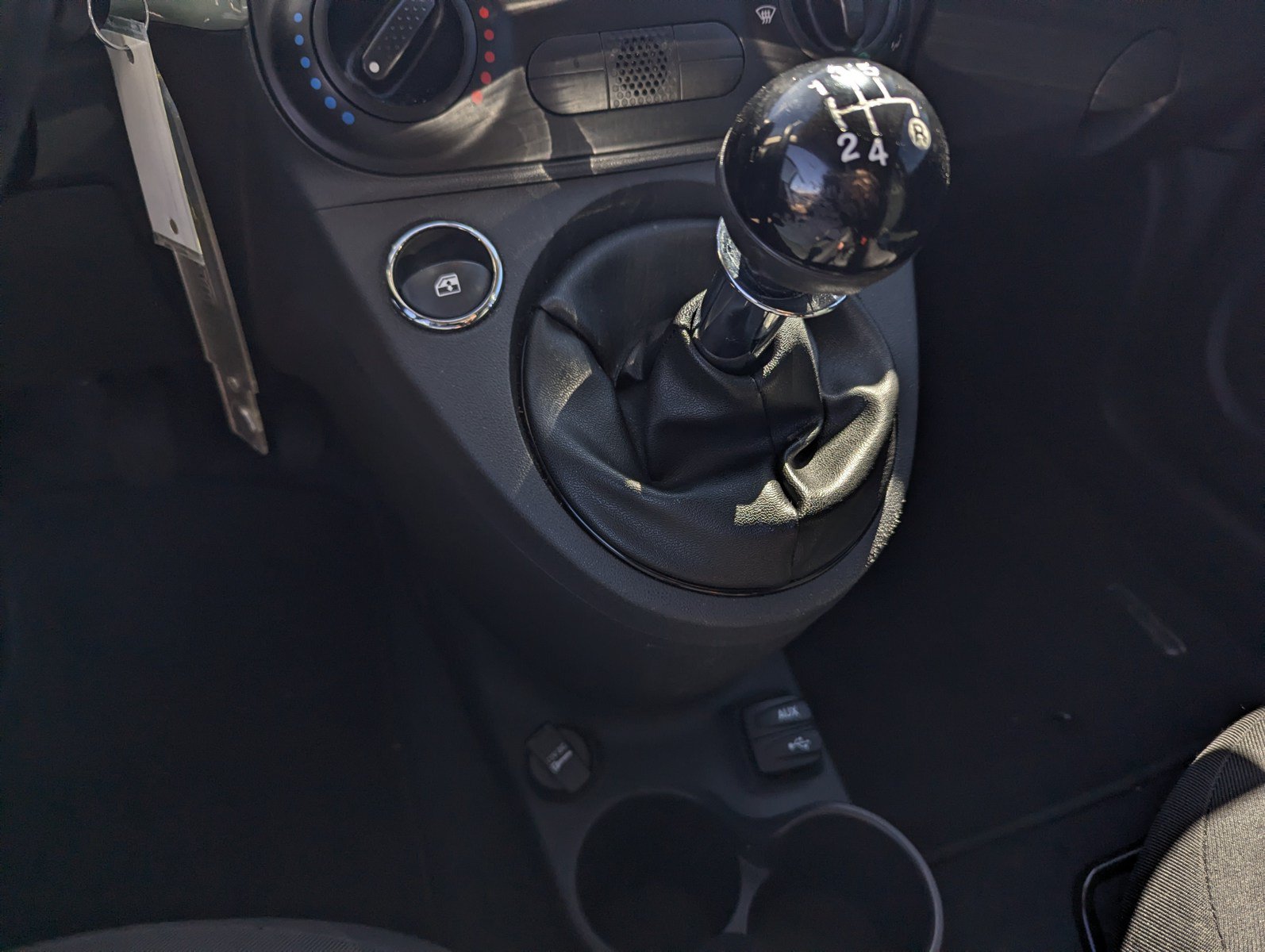 Used 2015 FIAT 500 Pop FWD image 12