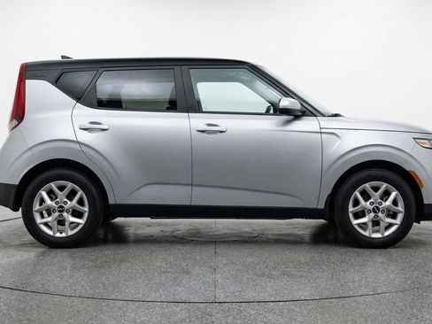 Used 2025 Kia Soul LX w/ LX Technology Package FWD image 11