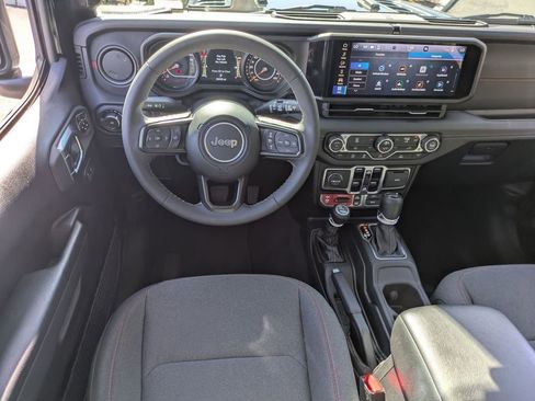 Used 2025 Jeep Wrangler Unlimited Rubicon image 25
