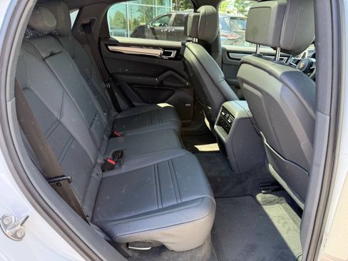 Used 2020 Porsche Cayenne AWD/4WD image 13