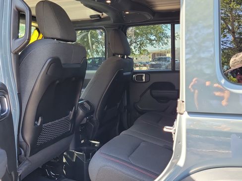 Used 2024 Jeep Wrangler Unlimited Rubicon AWD/4WD image 14