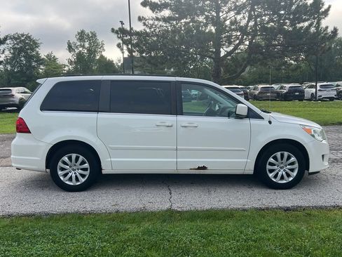 Used 2012 Volkswagen Routan SE FWD image 6