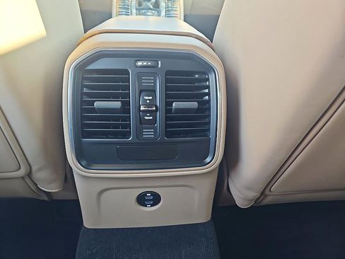 Used 2021 Porsche Macan image 34