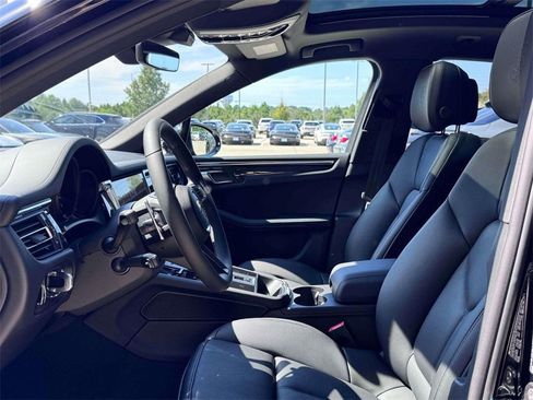 Used 2025 Porsche Macan AWD/4WD image 5