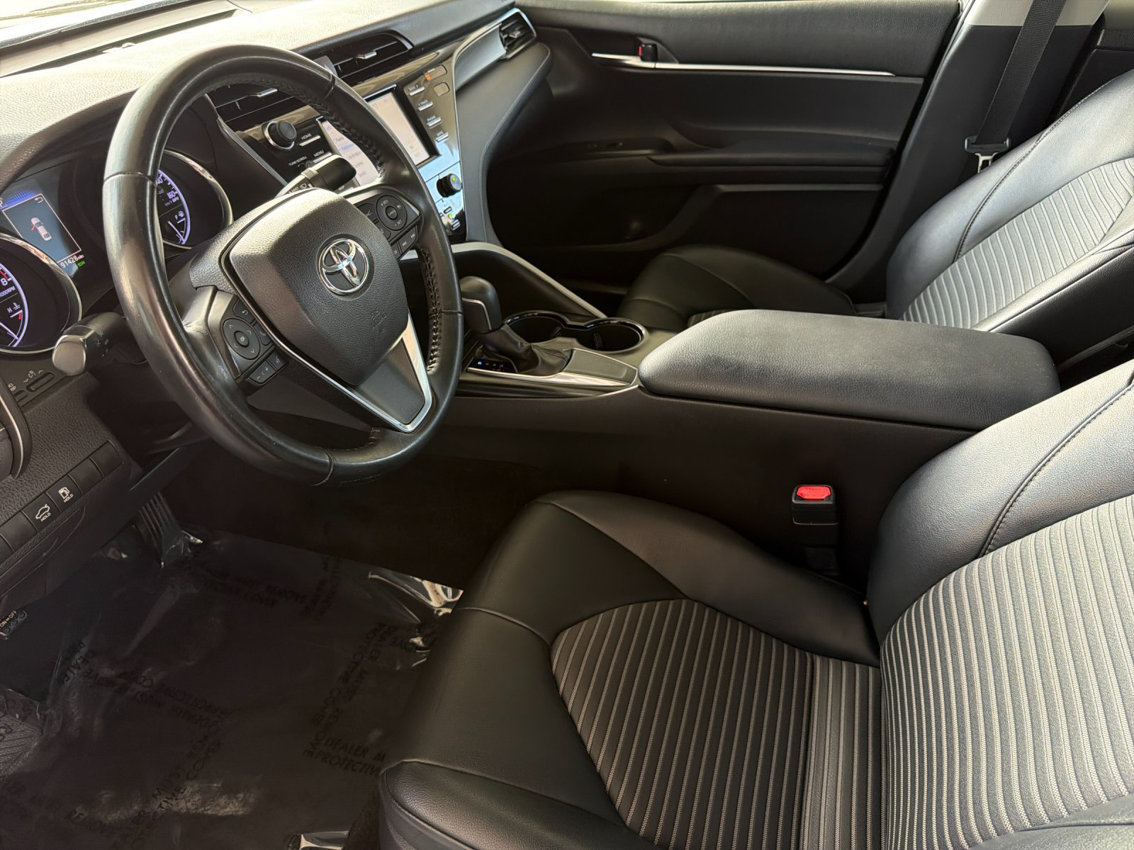 Used 2019 Toyota Camry SE w/ Convenience Package FWD image 9
