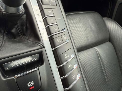 Used 2018 Porsche Macan image 27