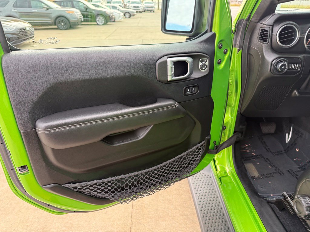 Used 2019 Jeep Wrangler Unlimited Sahara w/ Uconnect 4C Nav & Sound Group AWD/4WD image 25