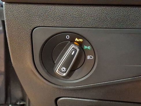 Used 2023 Volkswagen Tiguan SE R-Line image 24