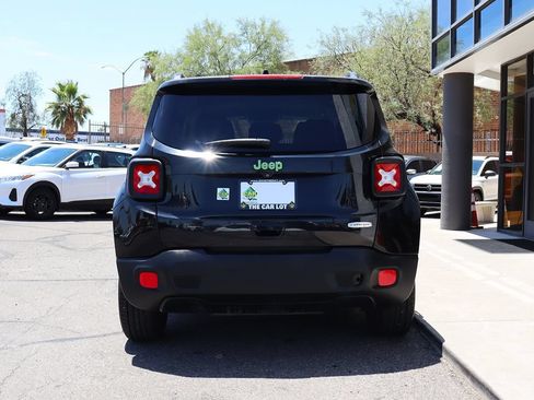Used 2018 Jeep Renegade Latitude FWD image 12