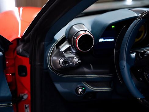 Used 2022 Ferrari F8 Tributo RWD image 18