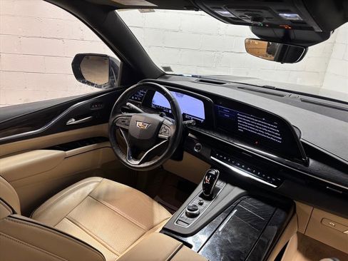 Used 2023 Cadillac Escalade Premium Luxury image 34