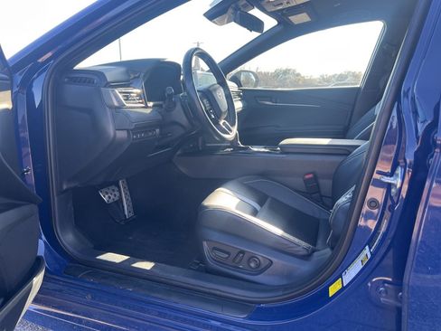 Used 2025 Toyota Camry SE image 7