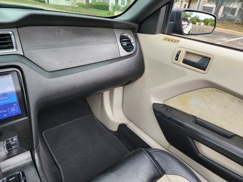 Used 2010 Ford Mustang Convertible RWD image 26