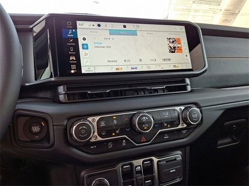 New 2025 Jeep Gladiator Mojave w/ Convenience Group image 7