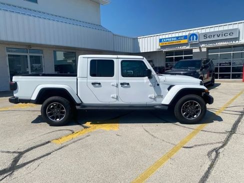 Used 2020 Jeep Gladiator Overland AWD/4WD image 2