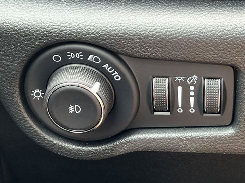 Used 2026 Chrysler Pacifica Select AWD/4WD image 18