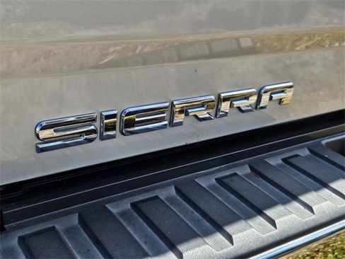 Used 2018 GMC Sierra 1500 SLT w/ SLT Premium Package image 12