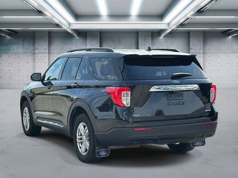 Used 2023 Ford Explorer XLT AWD/4WD image 6