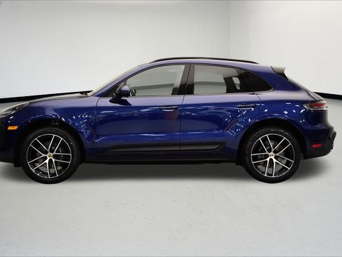 Used 2025 Porsche Macan image 2