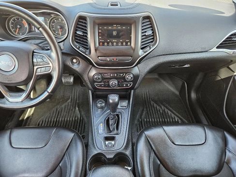 Used 2019 Jeep Cherokee Latitude Plus w/ Comfort/Convenience Group image 14