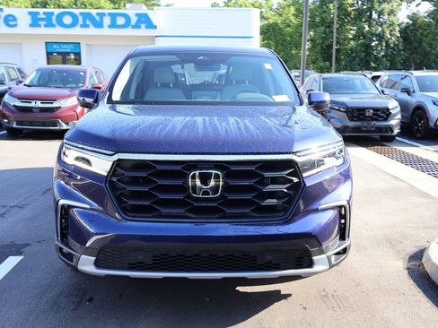 Used 2025 Honda Pilot EX-L image 2