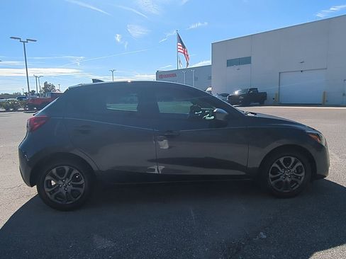 Used 2020 Toyota Yaris LE image 12