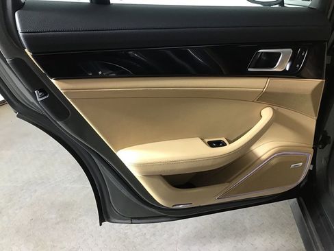 Certified 2022 Porsche Panamera 4 AWD/4WD image 30