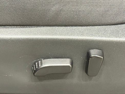 Used 2023 Nissan Frontier SV image 58