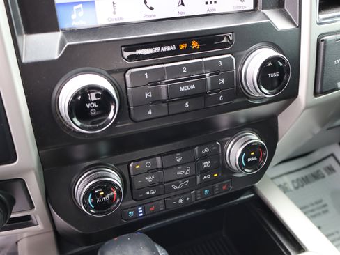 Used 2019 Ford F150 Lariat w/ Equipment Group 502A Luxury AWD/4WD image 31