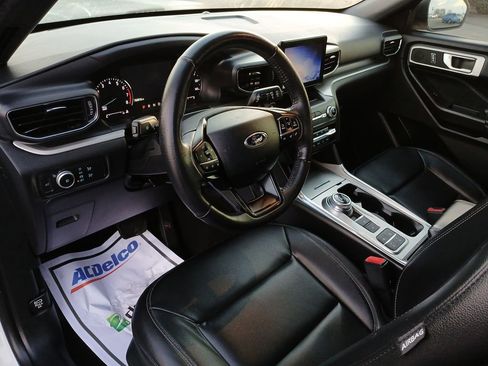 Used 2020 Ford Explorer XLT w/ Equipment Group 202A image 10