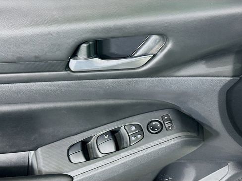 Used 2025 Nissan Altima 2.5 SV image 15