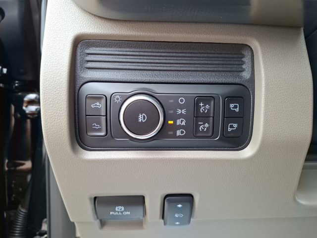 New 2026 Ford F250 Platinum w/ Platinum Plus Package AWD/4WD image 17